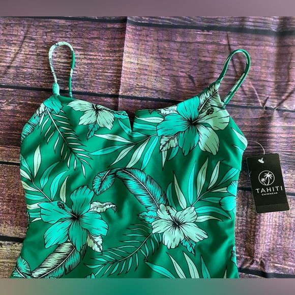 One Piece Bikini - Picture 3 of 11